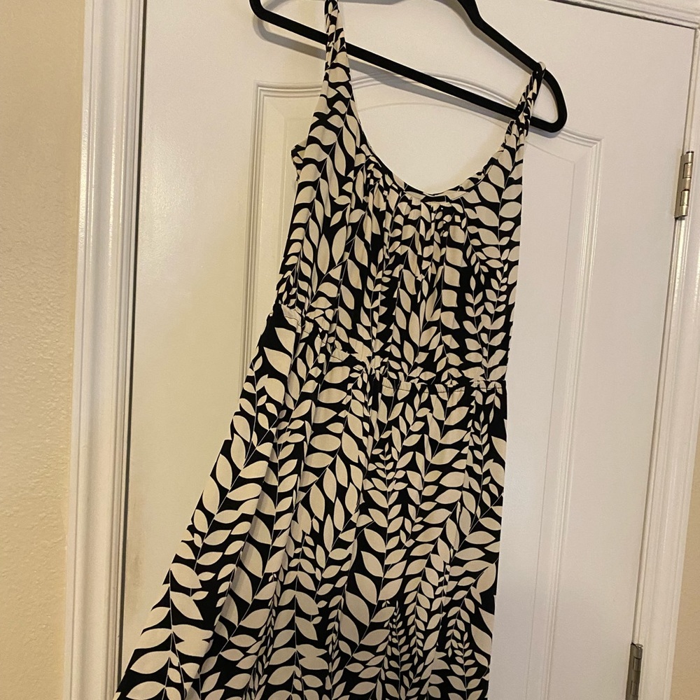 NWOT. Never worn SZ 10 Bisou Bisou summer dress.
